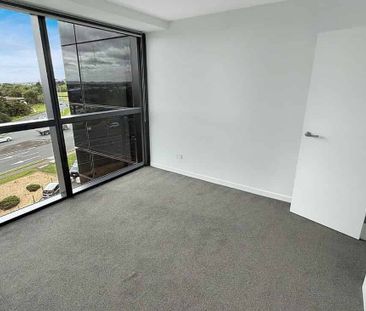 Modern 2-Bed, 2-Bath Apartment in Prime Manukau - Photo 5