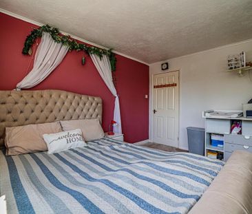 3 bedroom semi-detached house to rent - Photo 4