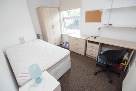 4 bedroom house to rent - Photo 2