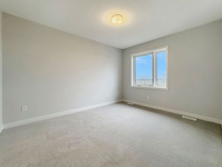 For Lease - 722 Lillian Freiman Private, Barrhaven, Ontario - Photo 4