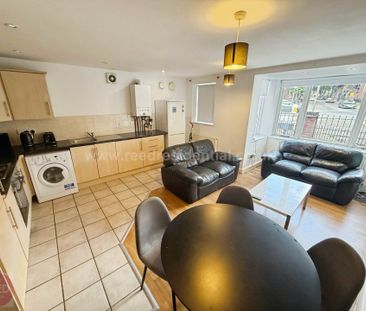 Castle Boulevard, Lenton, England - Photo 2