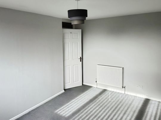 3 bedroom mid-terrace to rent Coombelands, SG8 - Photo 1
