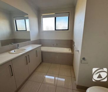 “MODERN 3 BEDROOM HOME WITH PRIME LOCATION!” - Photo 2