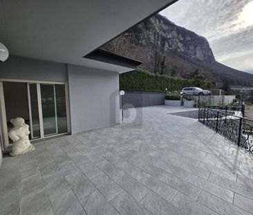 SPAZIOSA ED ELEGANTE CON PISCINA E VISTA LAGO - Foto 3