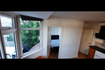 Studio Flat, The Ridgeway, NW9 - Photo 5