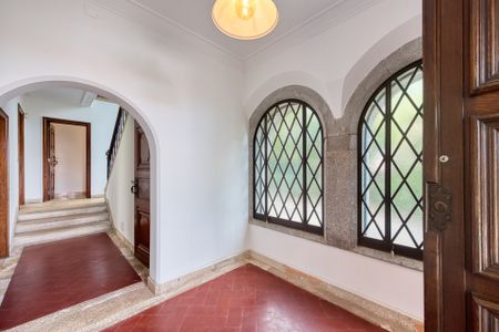 Spacious 5-bedroom family home in Estoril. - Photo 4