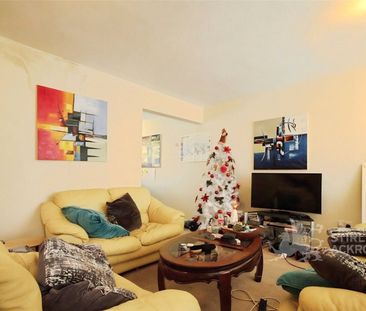 Lynwood, Guildford, Surrey, GU2 7NY - Photo 2