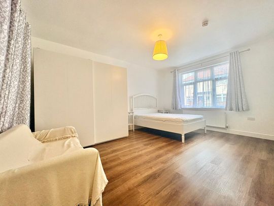 Jersey Road, Hounslow, TW3 4BQ - Photo 1