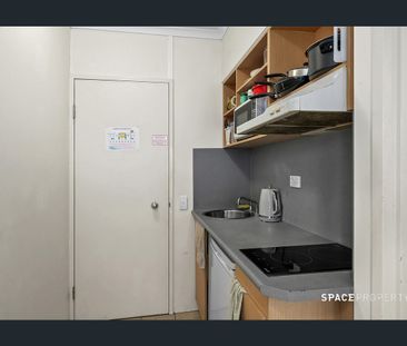 Furnished Studio Apartment - Photo 2