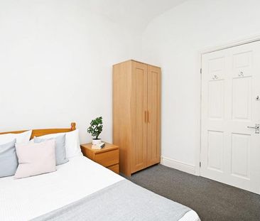 4 bedroom terraced house to rent - Photo 3