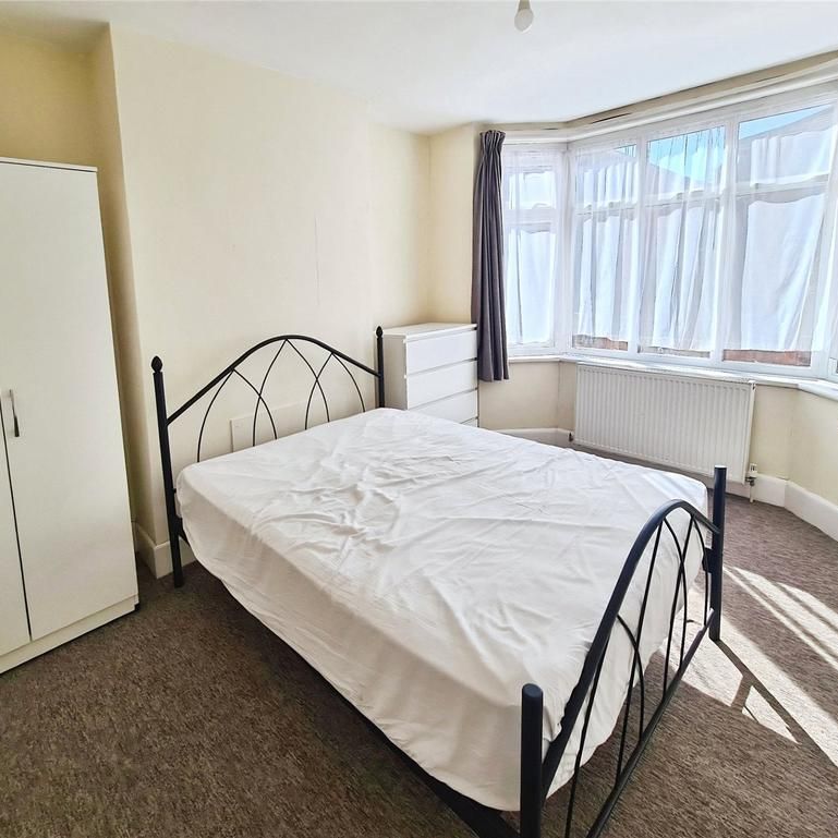 5 bedroom detached house to rent - Photo 1