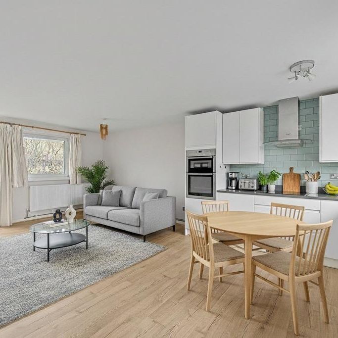 3 bedroom flat to rent - Photo 1