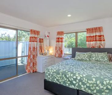 Beautiful and Central Four-Bedroom House available! - Photo 6