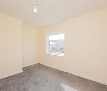 2 bedroom end of terrace house to rent - Photo 4