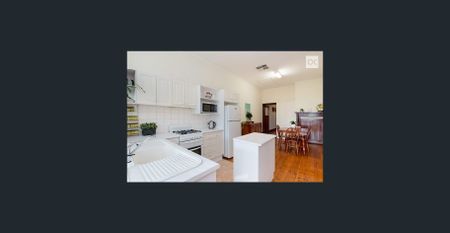 Stunning Maisonette very popular location seeking long term tenant - Photo 4