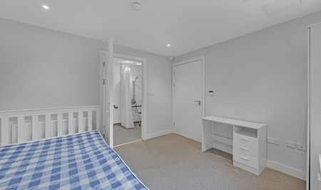 Stylish 2-Bedroom, 2-Bathroom City Centre Apartment Close to Hallam University - Photo 5