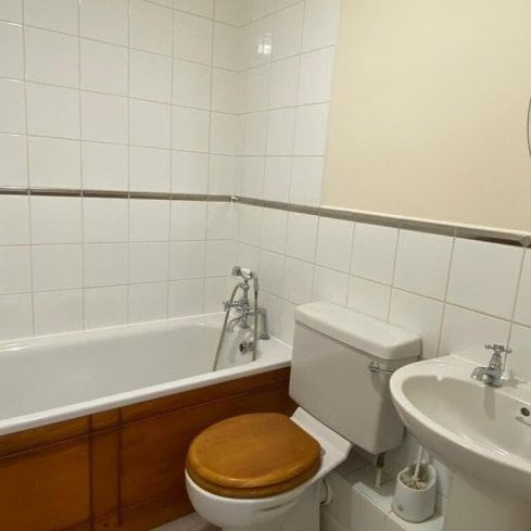 Horley - Photo 1