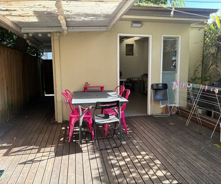 Redfern - Photo 2