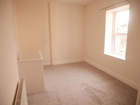 2 bedroom maisonette to rent - Photo 2
