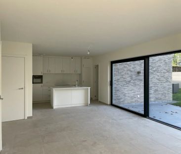 Nieuwbouwwoning met 3 slaapkamers inpandige garage , terras en tuin - foto 5