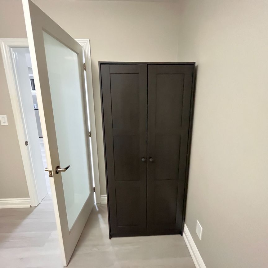 For Lease - 4641 Keystone Crescent, Burlington, Ontario - Photo 1