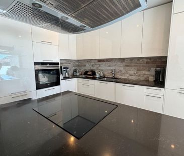 Beautiful 4.5-room duplex in Genolier - Photo 4