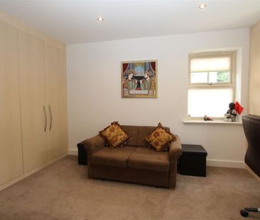 Holts Crest Way, Leeds City Centre, LS12 2AG - Photo 1