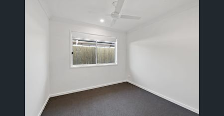 SPACIOUS, STYLISH AND MODERN 3 BEDROOM HOME WITH AIR CON IS CALLING YOUR NAME! - Photo 3