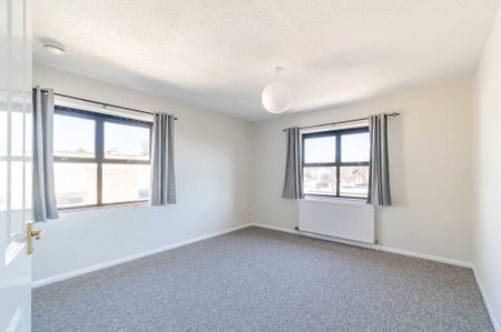 2 Bedroom Apartment | Available 04-04-2025 - Photo 3