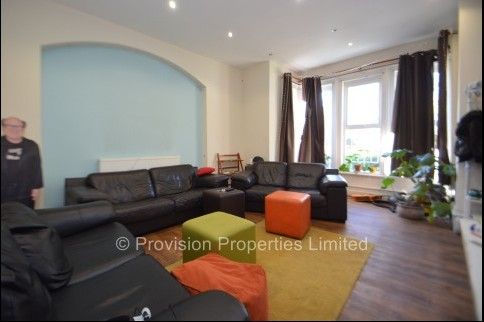12 Bedroom Student Houses in Hyde Park - Photo 1