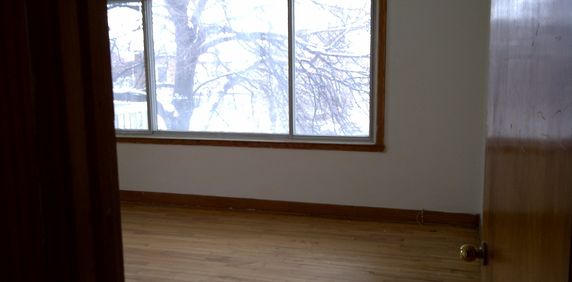 Très Grand 4 1/2 Deuxième étage - Photo 2