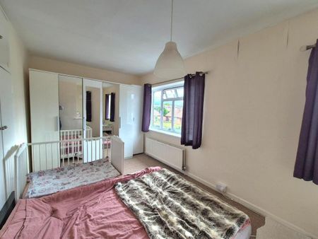 2 bedroom semi-detached house to rent - Photo 3