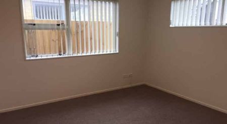 Well-Located 2-Bedroom Home – Close to Transport & Shops - Photo 2