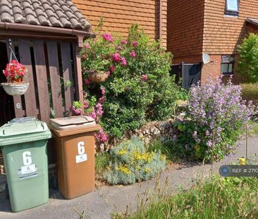 1 bedroom in a flat share to rent - Photo 1