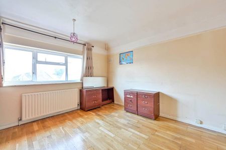 4 bedroom semi-detached house to rent - Photo 3