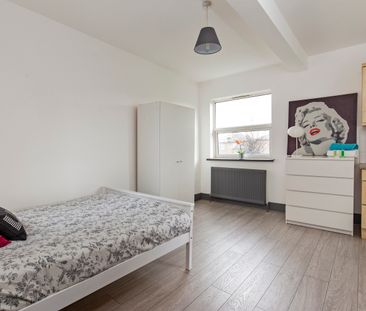 🏡 Modern Victorian Property with Bedsits and their own Private Kitc... - Photo 4