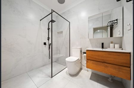 Front 2 Bedroom Villa with Lock up Garage - Photo 3