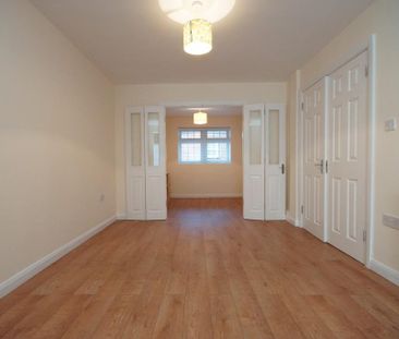 4 bedroom end of terrace house to rent - Photo 5