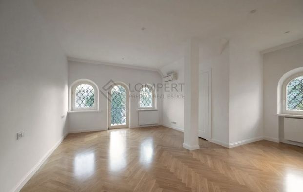 Świeżo wyremontowany z pięknym ogrodem - Zdjęcie 1