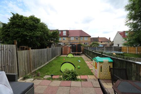 Gladstone Road, Surbiton, KT6 - Photo 4