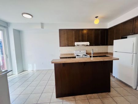 For Lease - 27 Thistle Avenue, Richmond Hill, Ontario - Photo 3