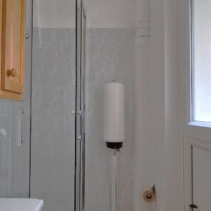 Paris XVème!!! Location studio meublé de 17.62m² avec terrasse de 4.95m² - Photo 2