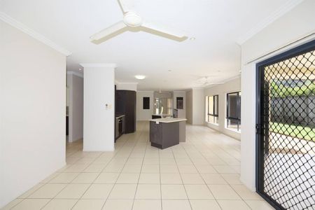 Large Quality Family Home - 4 Bedrooms + Study - Side Access - Photo 4