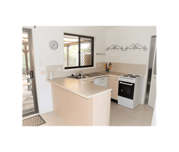 2-Bed Townhouse in Prime Benowa Location - Photo 2