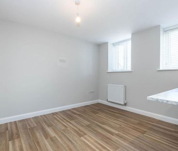 4 bedroom terraced house to rent - Photo 2