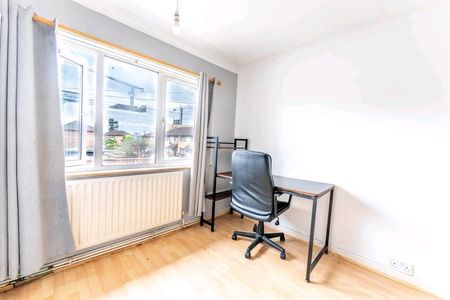 Studio Flat, Dee St, E14 - Photo 2