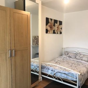 Room in a Shared House, North Circular Road, NW10 - Photo 2