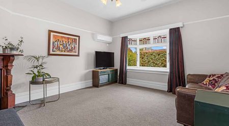 Heritage style 3 bedroom with garage - Photo 4