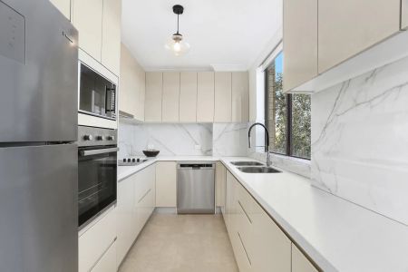 Stylish Two-Bedroom Apartment in Prime Burwood Location - Photo 3