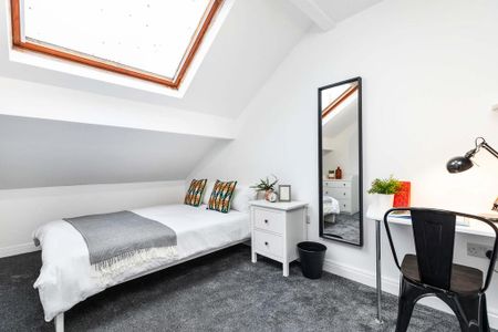 4 bedroom flat to rent - Photo 3